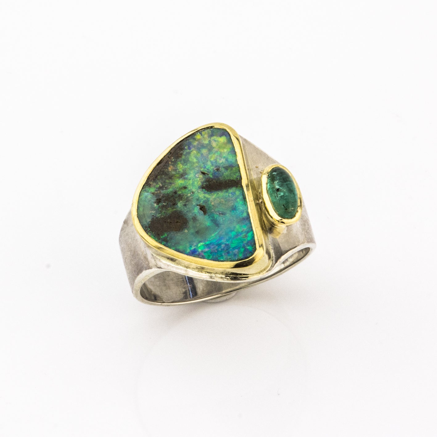 Sterlingsilberring mit Opal & Smaragd in GelbgoldFassung