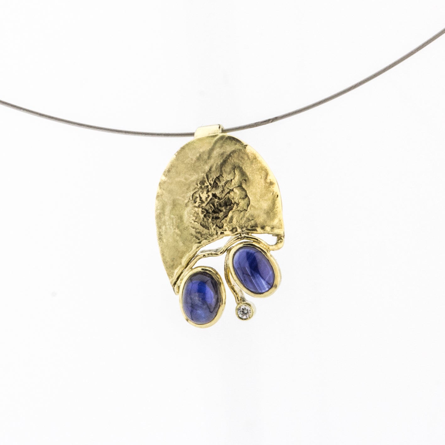 Anhänger aus Gelbgold mit Safiren und Brillant