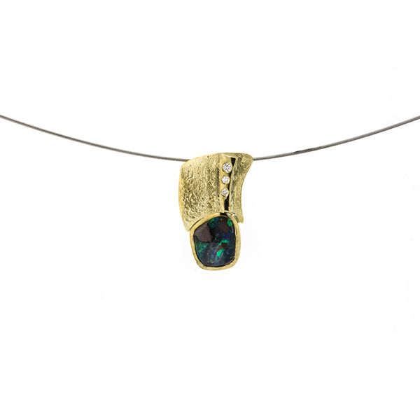 Gelbgoldanhänger mit Opal und Brillanten