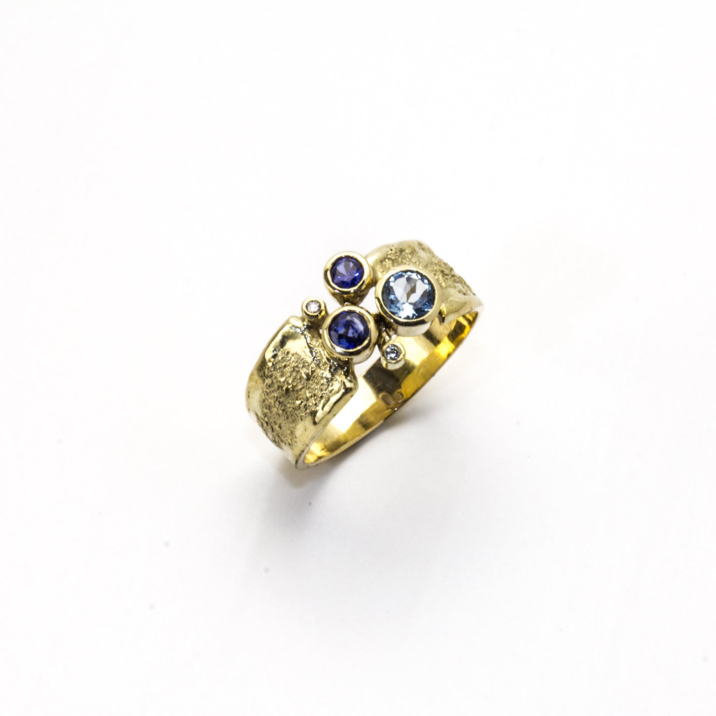 Gelbgoldring mit Aquamarin, Safiren & Brillanten