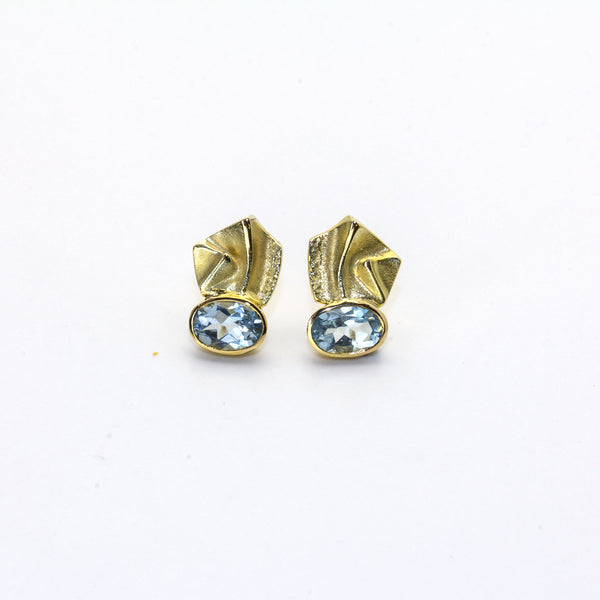 Ohrstecker in Faltoptik aus Gelbgold mit Aquamarinen