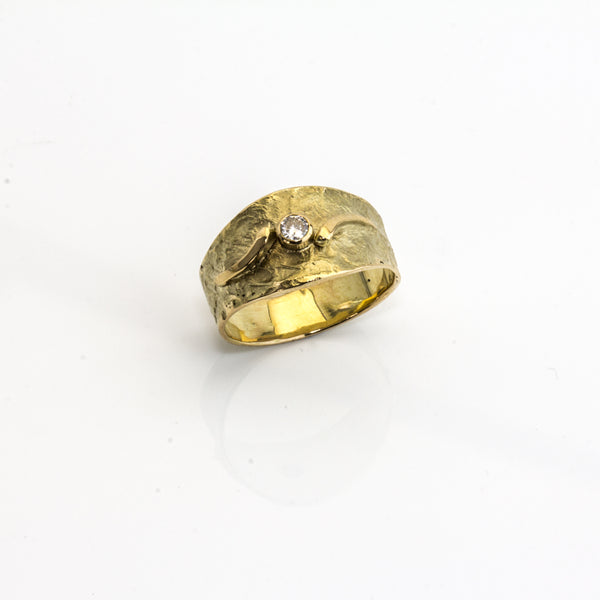 Ring 'Lava' aus Gelbgold mit Brillant