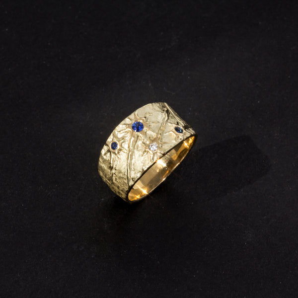 Ring 'Vulkan' aus Gelbgold mit Safiren und Brillant