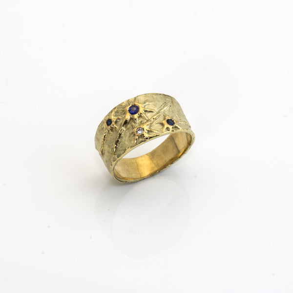 Ring 'Vulkan' aus Gelbgold mit Safiren und Brillant