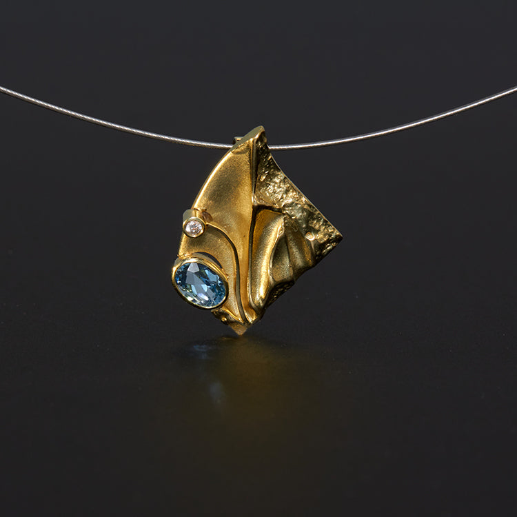 Anhänger aus Gelbgold mit Aquamarin und Brillant