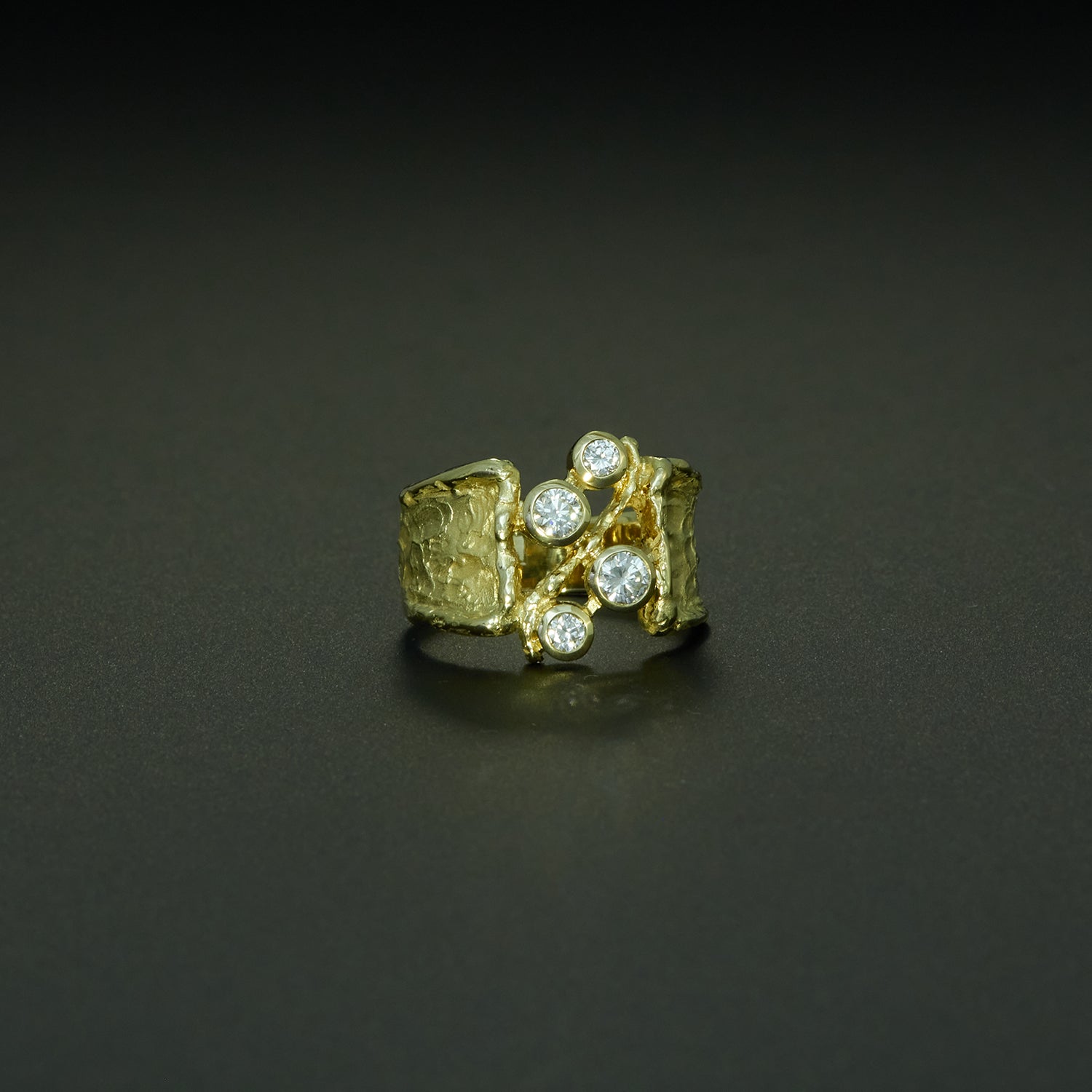 Gelbgoldring mit Brillanten