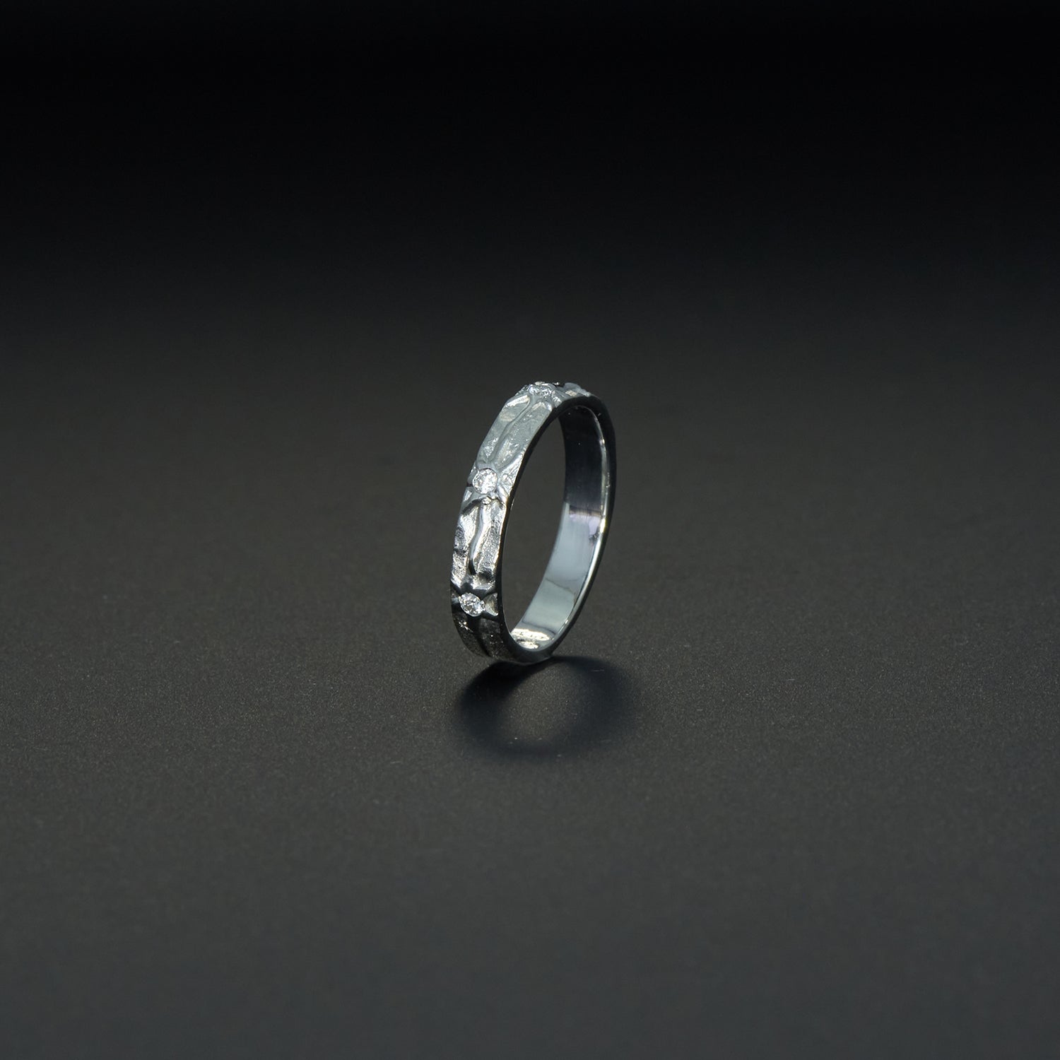Ring 'Vulkan' aus Gelbgold mit Brillanten