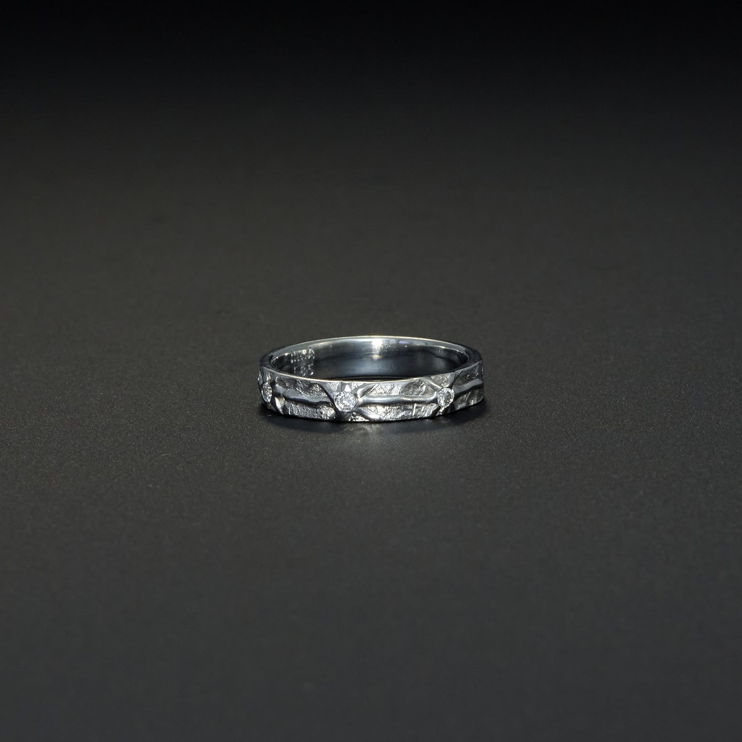 Ring 'Vulkan' aus Gelbgold mit Brillanten