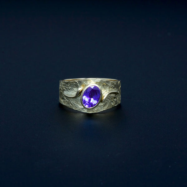 Gelbgoldring mit Ceylon-Saphir