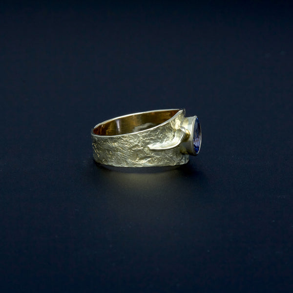 Gelbgoldring mit Ceylon-Saphir