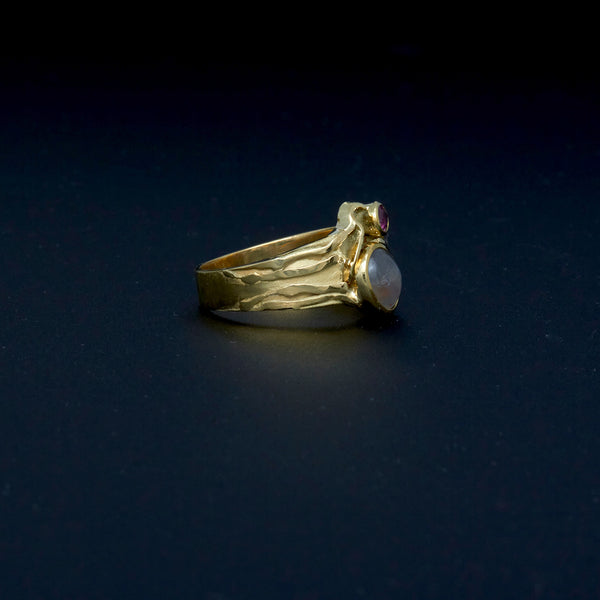 Gelbgoldring mit Stern-Safir und Rubin