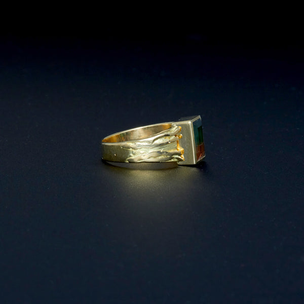 Gelbgoldring mit zweifarbigem Turmalin