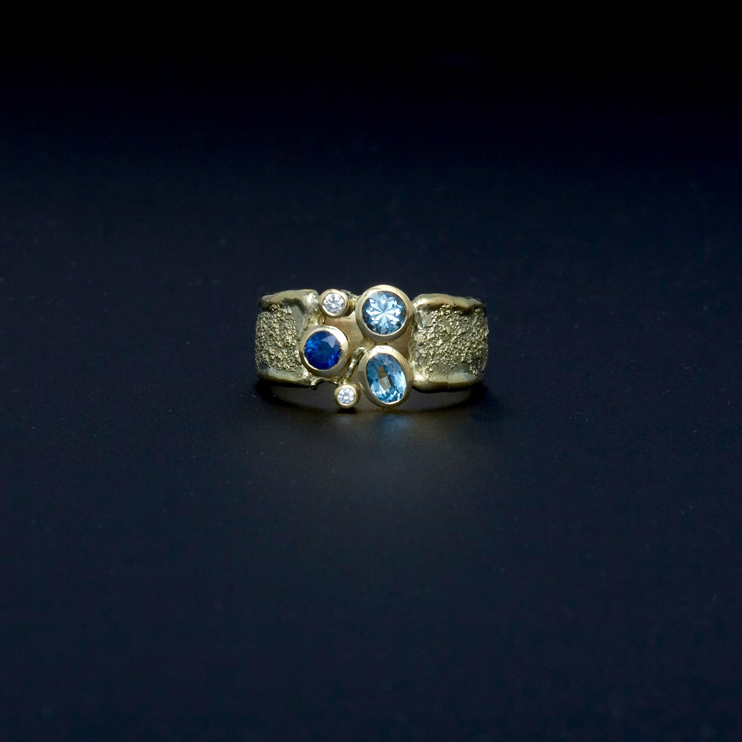Gelbgoldring mit Aquamarinen & Safir & Brillant