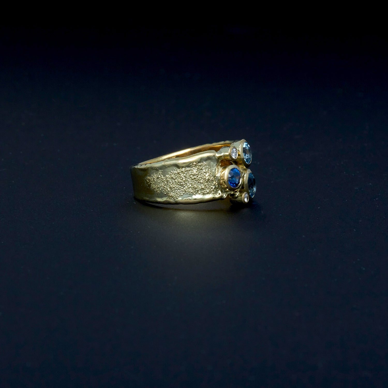 Gelbgoldring mit Aquamarinen & Safir & Brillant