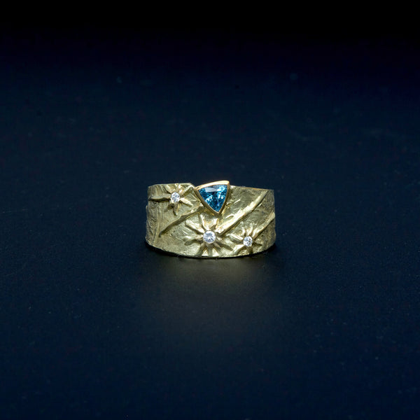 Ring 'Vulkan' aus Gelbgold mit Aquamarin Brillanten
