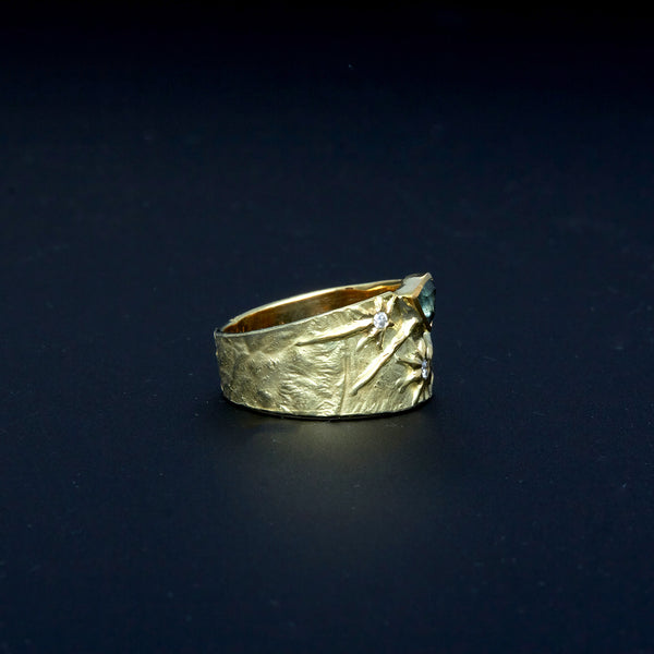 Ring 'Vulkan' aus Gelbgold mit Aquamarin Brillanten
