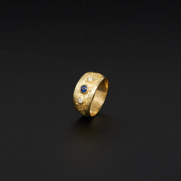 Ring aus Gelbgold mit Safir und Brillanten