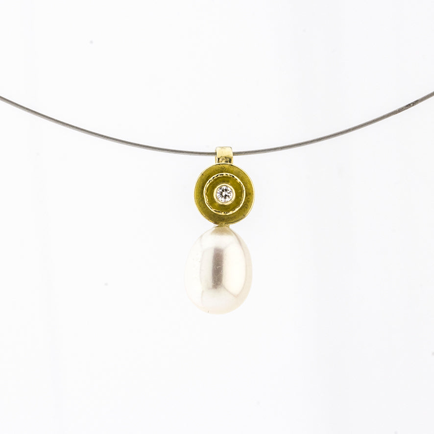 Anhänger 'Schalen', 9mm | Süßwasserperle & Brillant | 585 Gelbgold