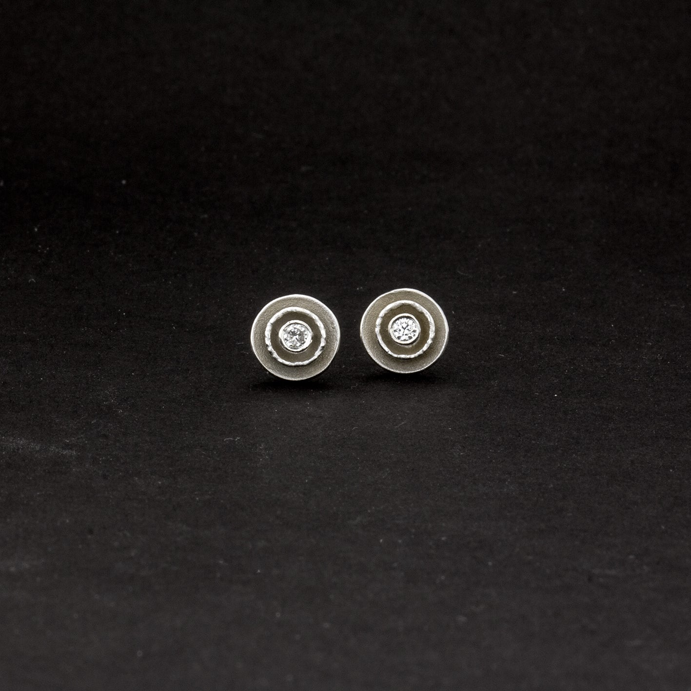 Ohrstecker 'Schalen' groß, aus Sterling Silber mit Brillanten