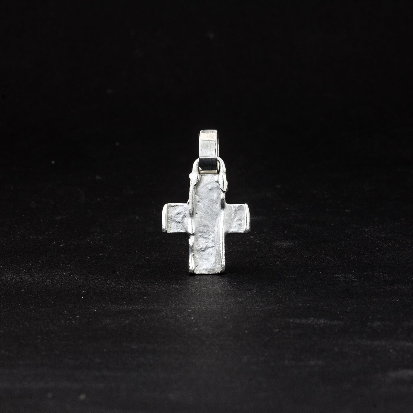 Kreuzanhänger 'Lava' | 925 Sterlingsilber