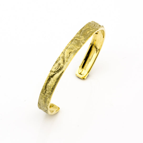Armreif 'Baumrinde' aus Gelbgold